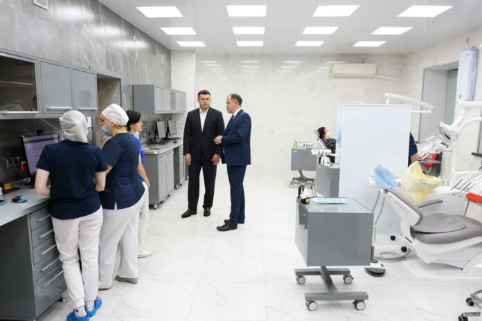 Глава горокруга Подольск посетил Подольскую стоматологическую поликлинику на улице Красной