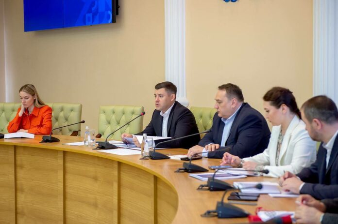 Меры пожарной безопасности, принимаемые в связи с наступлением весенне-летнего пожароопасного периода, обсудили на аппаратном...