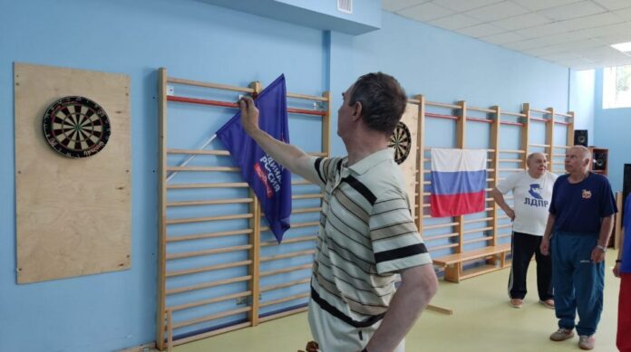 Депутат Совета депутатов Городского округа Подольск организовала участие инвалидов в городских соревнованиях по дартсу