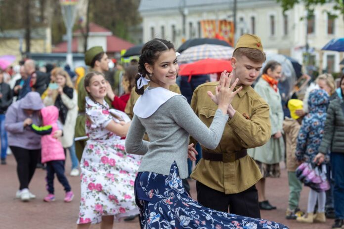В Подольске 9 мая станцевали «Вальс Победы»