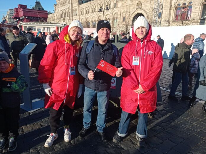 Депутат Совета депутатов горокруга Подольск посетил мемориально-интерактивную выставку, посвящённую 83-й годовщине исторического парада Красной...