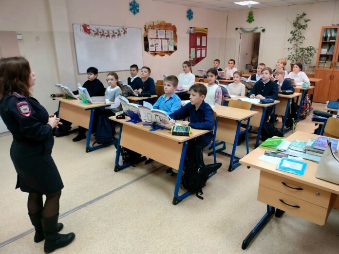 Сотрудники УМВД России по г.о. Подольск провели профилактическую акцию «Безопасный Новый год»