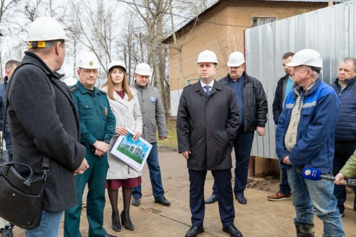 Дмитрий Жариков проверил ход строительства детского сада в мкр. Климовск