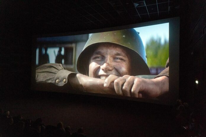 Кинопоказ про Подольских курсантов для юных подольчан