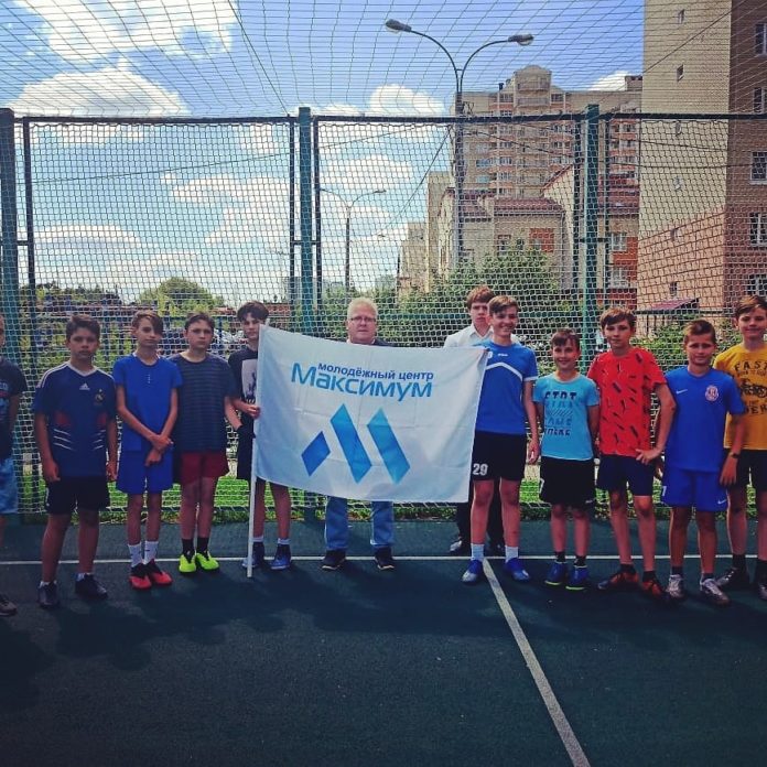 Мини-турнир по футболу среди дворовых команд состоялся в микрорайоне Кузнечики