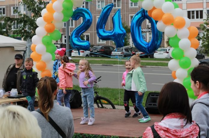 Во всех микрорайонах округа проходят праздничные программы