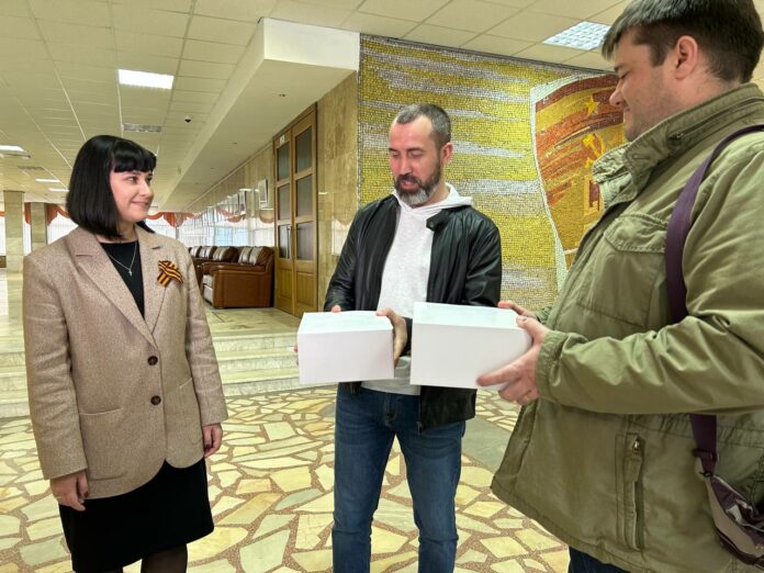 Депутат Яна Гайша передала тактические устройства для военнослужащих в зоне СВО