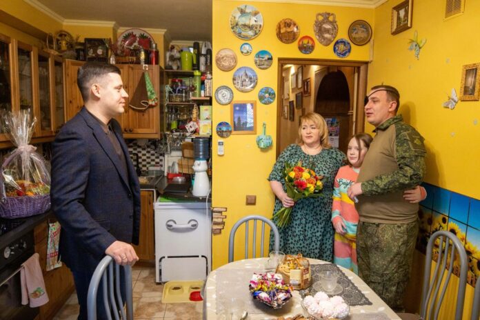 Секретарь подольского отделения партии «Единая Россия» навестил семью военнослужащего