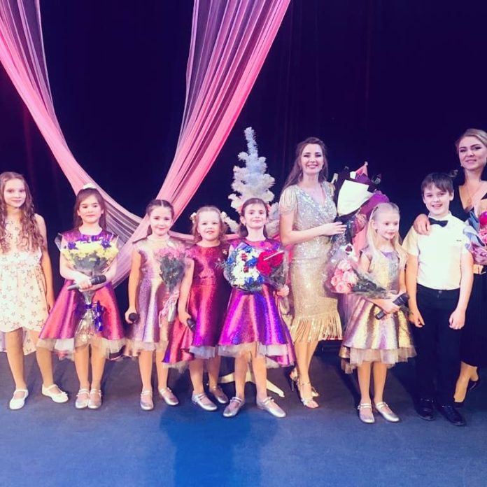 Праздничный концерт музыкально-хоровой студии «Радуга» прошел в округе