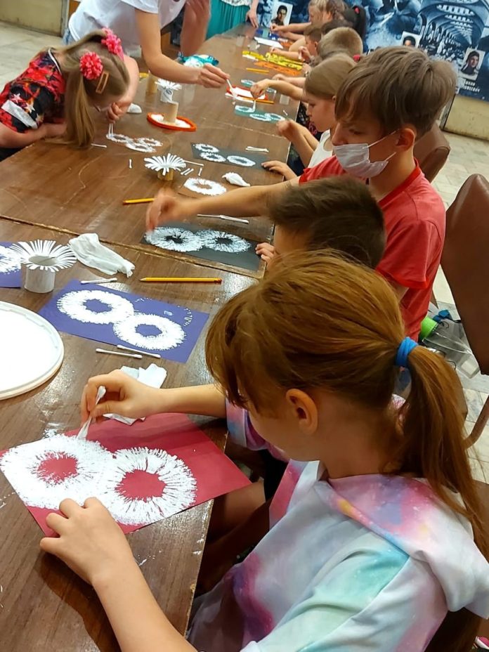 Мастер-класс «Фантазии лета» состоялся в ДК им. 1 Мая