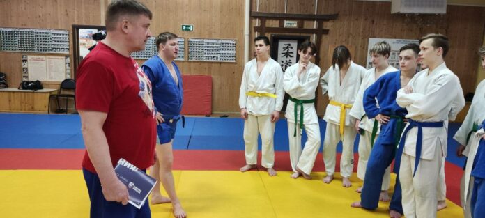 Депутат Совета депутатов Городского округа Подольск принял участие в занятиях с самбистами и дзюдоистами