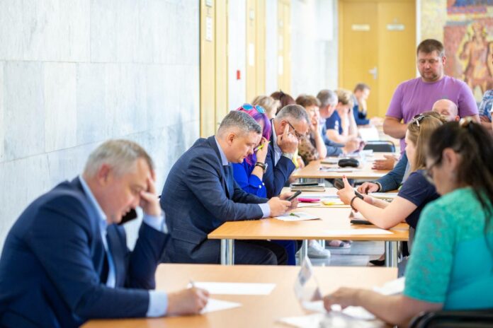 В округе продолжается работа «выездной администрации»