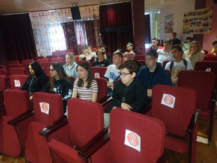 Документальный фильм «Сын неба» показали в Молодежном центре «Максимум»