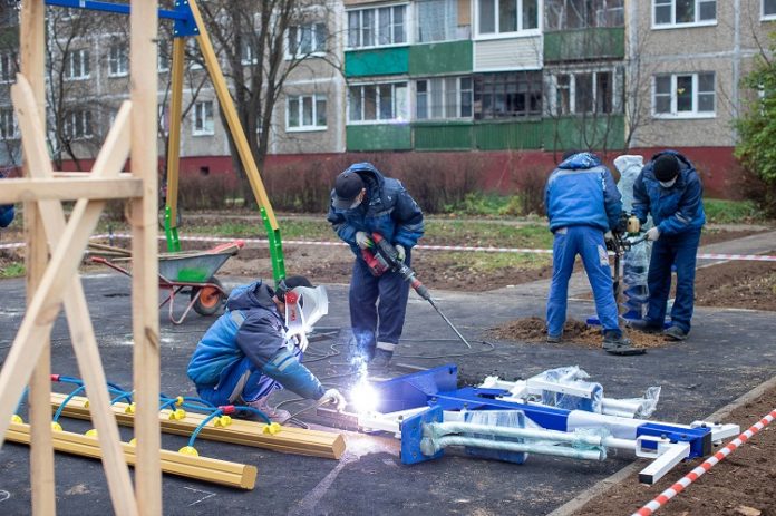 Спортивно-игровую площадку устанавливают в микрорайоне Юбилейный