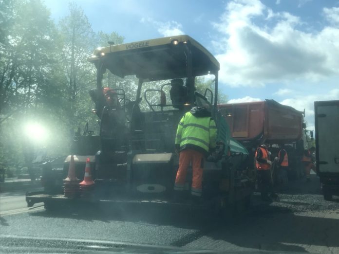 В Климовске ведутся работы по ремонту асфальтового покрытия