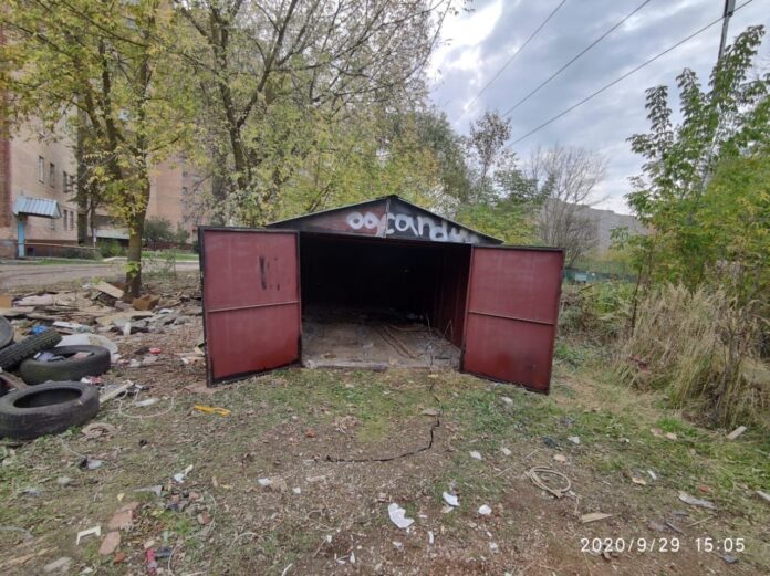 Продолжаются работы по демонтажу незаконных гаражных боксов на улице Молодежной в Климовске