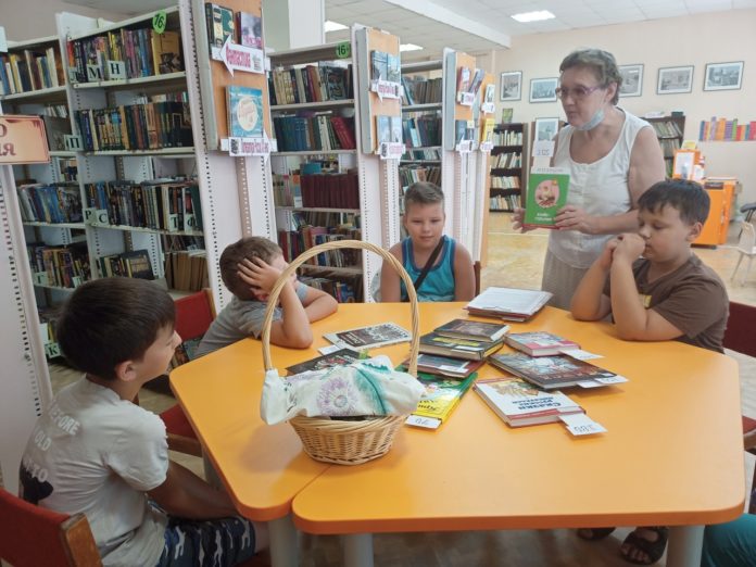 Читатели климовской библиотеки №27 отправились в путешествие по сказкам