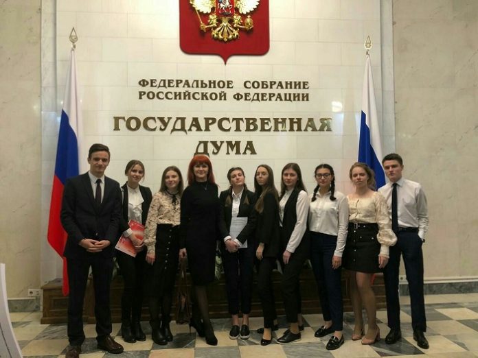 Подольские гимназисты приняли участие в обсуждении проблем семейного права на парламентских слушаниях в Государственной...