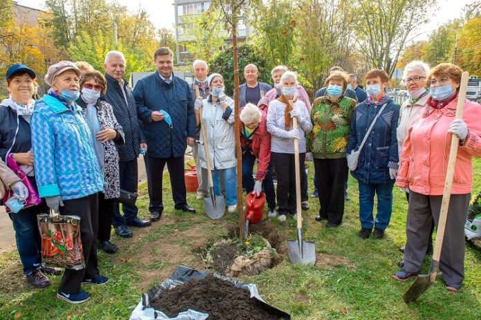 Глава округа Николай Пестов поздравил климовчан с 80-летием города Климовска