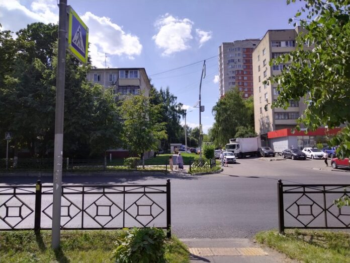 Водитель легкового автомобиля совершил наезд на несовершеннолетнего пешехода