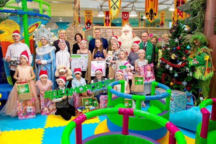 Всероссийский Дед Мороз исполнил заветные желания детей из интерната школы №15