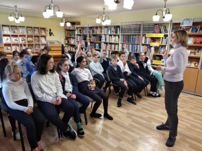 В библиотеке №27 прошёл исторический час «Святой витязь земли русской»