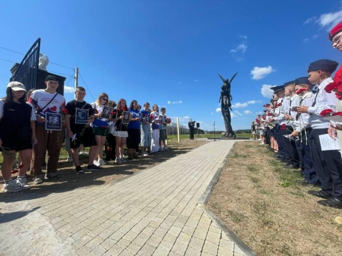 Подольские молодогвардейцы совместно с партией «Единая Россия» почтили память погибших детей Донбасса