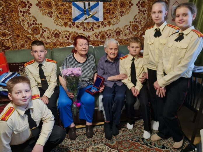 Ученики климовский школы навестили ветерана Великой Отечественной войны