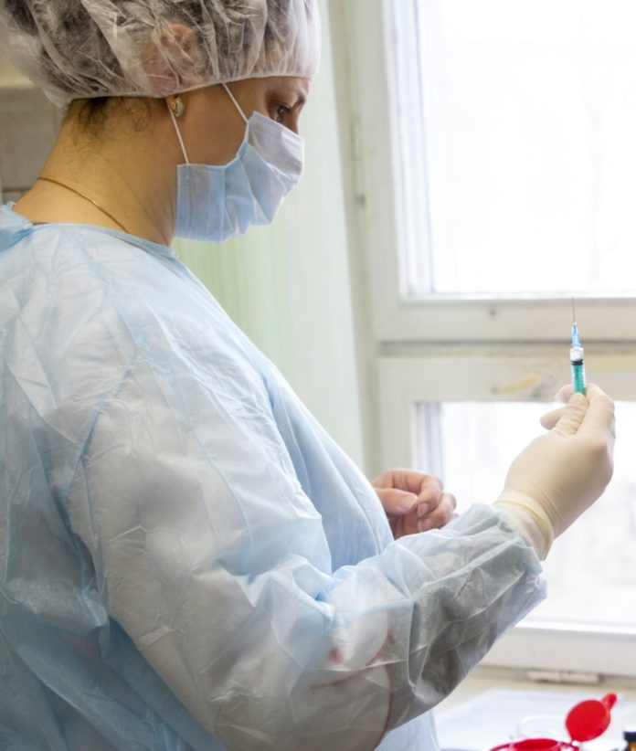 Выездная бригада Подольской поликлиники №1 провела вакцинацию сотрудников ЦНИИТОЧМАШ