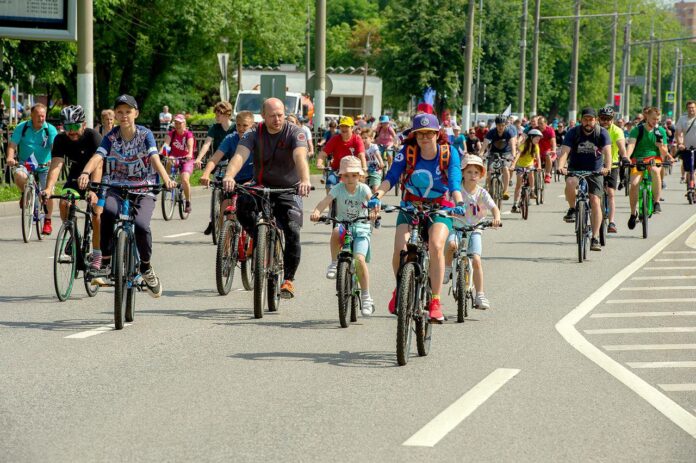 В Подольске в честь Дня России прошел велопробег «Вперед, Россия!»