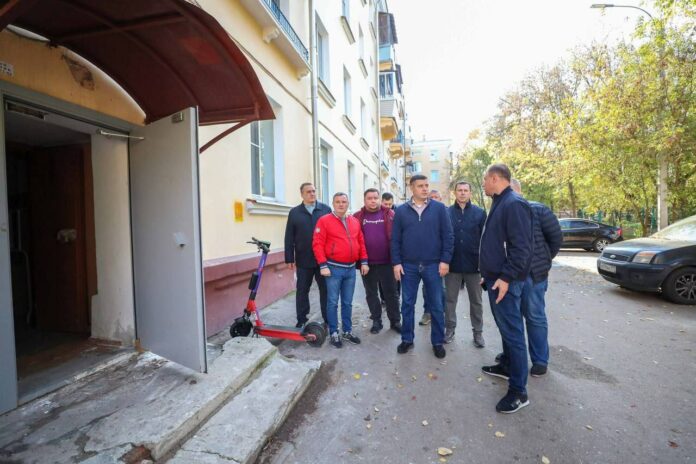 Секретарь подольского отделения партии «Единая Россия» Григорий Артамонов проверил готовность многоквартирных домов к приёму...