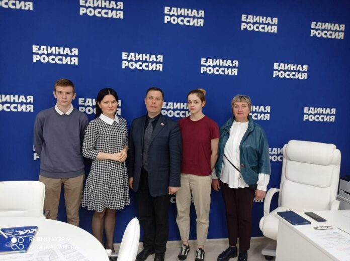 Депутат Михаил Жученко провел прием граждан в Общественной приемной