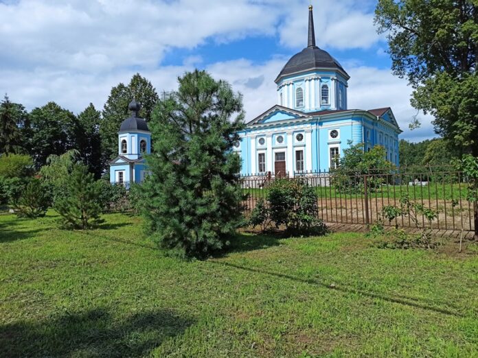 Очередной этап благоустройства территории Благовещенского храма села Поливаново завершен