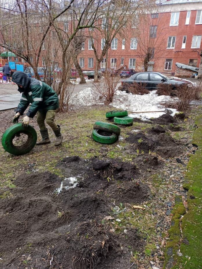 В микрорайоне Климовск очистят от опасных элементов кустарного благоустройства