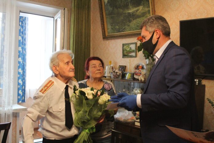 Участник Великой Отечественной войны Борис Иванович Гинкул 13 октября принимал поздравления с 95-летним юбилеем
