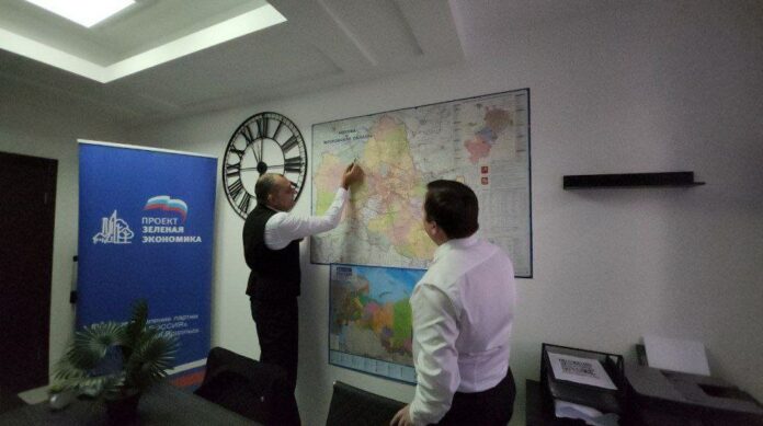 Депутат Алексей Стулов обсудил с коллегой-однопартийцем проект по производству комнатных растений