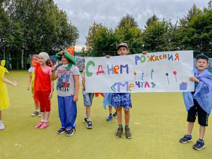 Глава округа поздравил коллектив ДЮОЦ «Мечта» с 43-летием