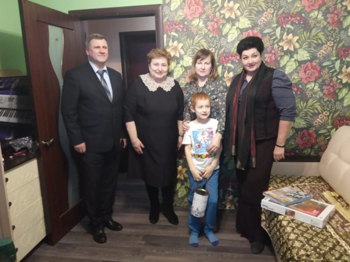 Юному подольчанину вручили подарок в рамках благотворительного проекта «Мечтай со мной»