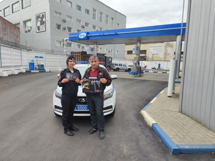 Сотрудники Госавтоинспекции Подольска  провели разъяснительные беседы с водителями на территории автозаправочных комплексов