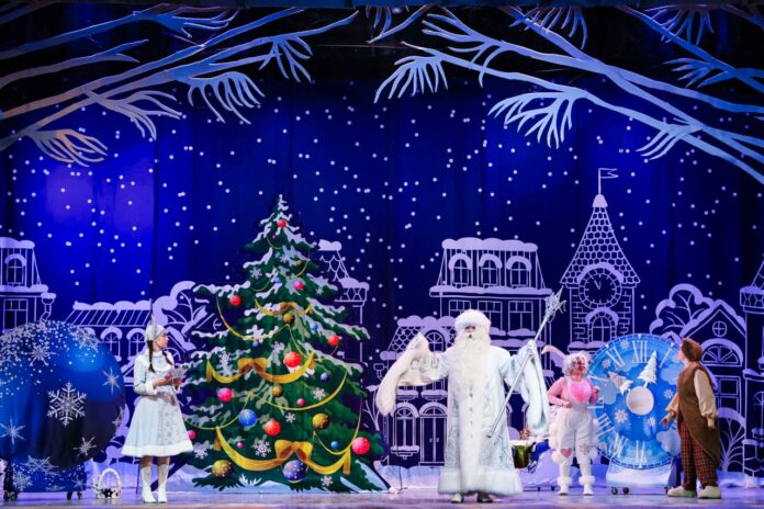 Во Дворце культуры «Октябрь» прошла традиционная «Новогодняя Ëлка», в которой приняли участие свыше 500...