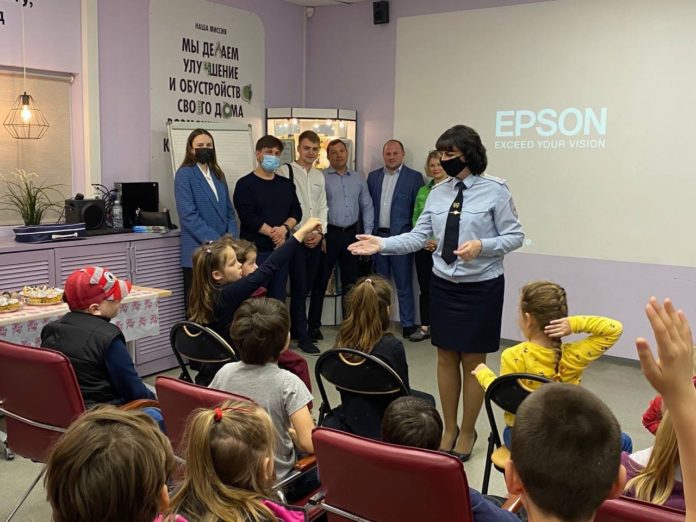 Партийцы провели лекцию по ПДД для детей с особенностями развития.