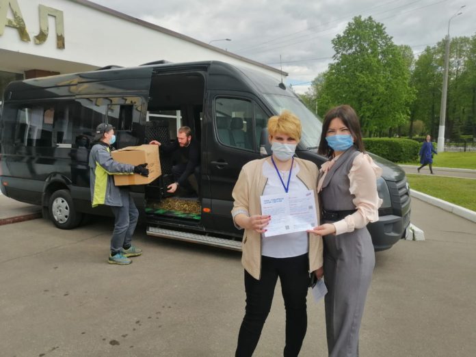 Активисты городского округа Подольск провели акцию по раздаче информационных памяток по выплатам семьям с...