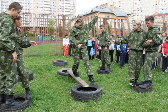 Показательную тренировку провели юнармейцы из школы № 35