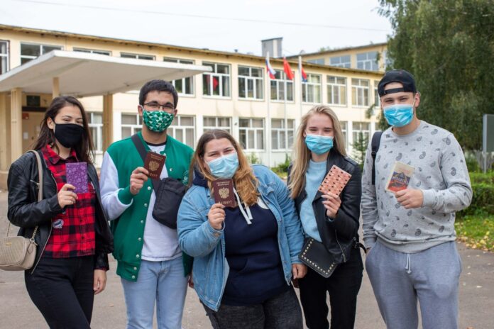 «Будущее в наших руках»: молодежь Большого Подольска голосует на выборах Совета депутатов Городского округа...