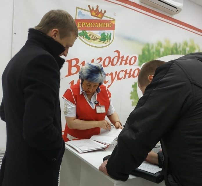 В Климовске провели мониторинг торговых объектов