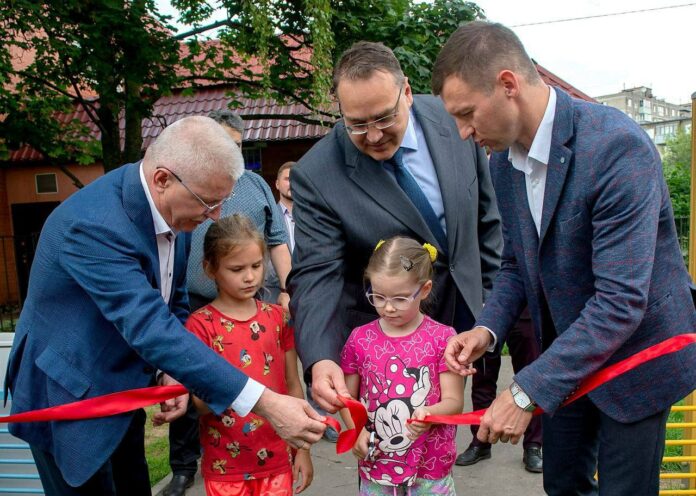 Открыли новую детскую площадку в мкр. Юбилейный
