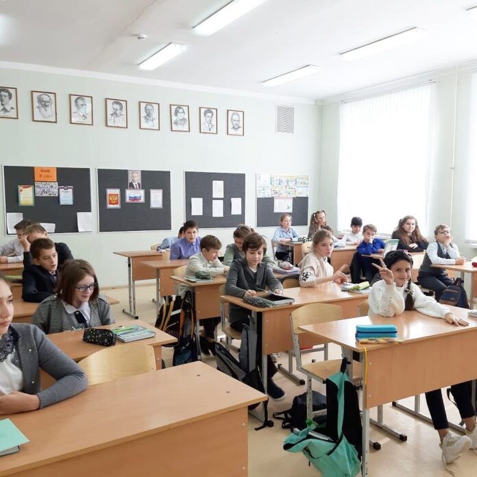 Классный час на тему хороших манер провели для учеников 32 школы в Подольске