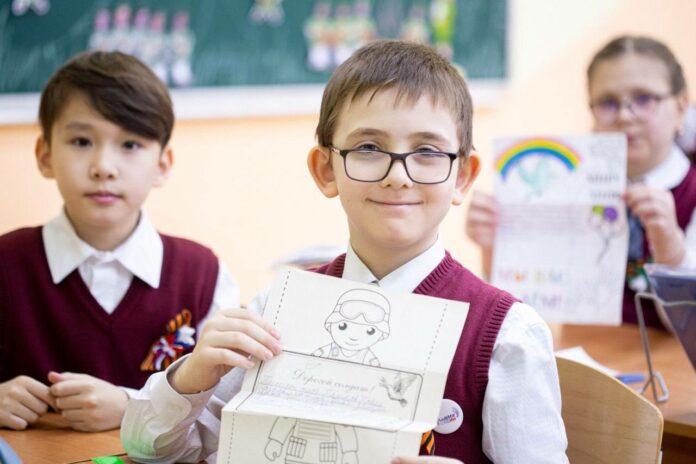 В школах Подольска проводится акция «Письмо защитнику Отечества»