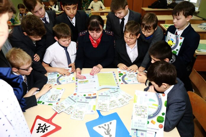 В преддверии весенних каникул сотрудники Госавтоинспекции  г.о. Подольск  провели для школьников открытые...