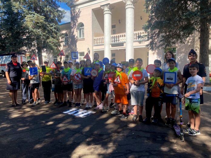 В г.о. Подольск сотрудники Госавтоинспекции проводят интерактивы в детских оздоровительных лагерях